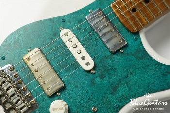 Model S. #145 Light Aged - White Blonde with Orii Blue