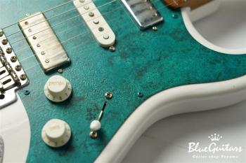 Model S. #145 Light Aged - White Blonde with Orii Blue