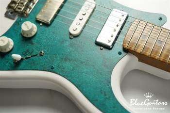 Model S. #145 Light Aged - White Blonde with Orii Blue