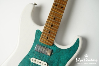 Model S. #145 Light Aged - White Blonde with Orii Blue