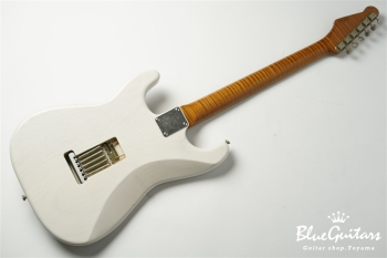 Model S. #145 Light Aged - White Blonde with Orii Blue