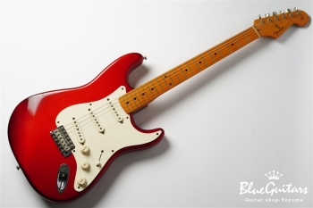American Vintage ’57 Stratocaster - Candy Apple Red