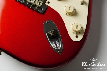 American Vintage ’57 Stratocaster - Candy Apple Red