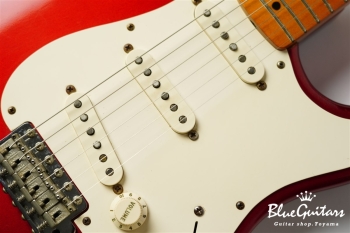 American Vintage ’57 Stratocaster - Candy Apple Red