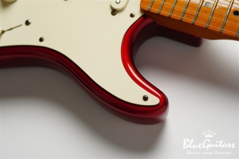 American Vintage ’57 Stratocaster - Candy Apple Red