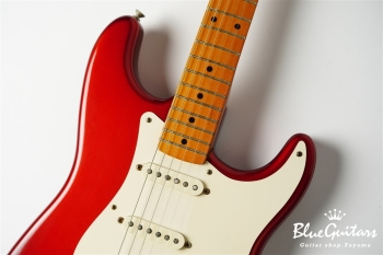 American Vintage ’57 Stratocaster - Candy Apple Red