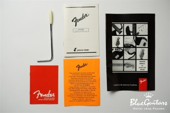 American Vintage ’57 Stratocaster - Candy Apple Red