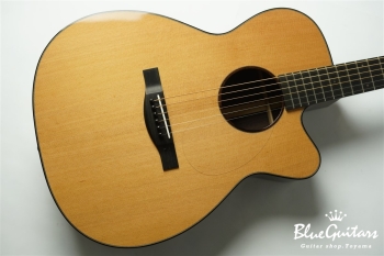 Acoustic Model OM. Cutaway Cedar/Indian Rosewood