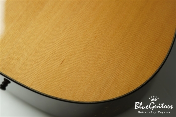 Acoustic Model OM. Cutaway Cedar/Indian Rosewood