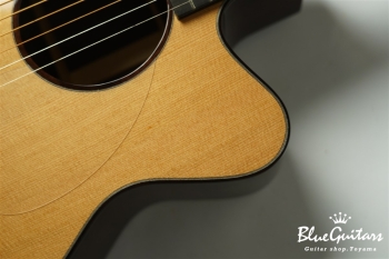 Acoustic Model OM. Cutaway Cedar/Indian Rosewood