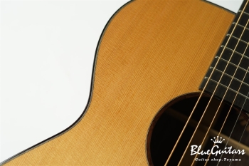 Acoustic Model OM. Cutaway Cedar/Indian Rosewood