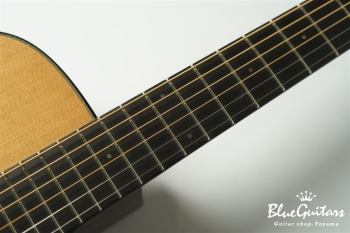 Acoustic Model OM. Cutaway Cedar/Indian Rosewood