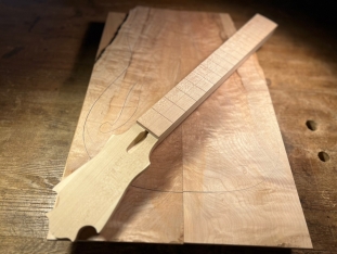 Cirrus Easel  Ichika Specs