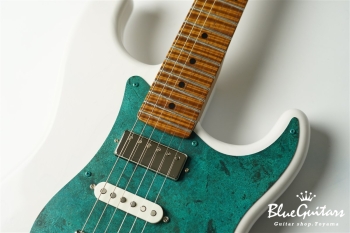 Model S. #150 Light Aged - White Blonde with Orii Blue