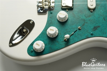 Model S. #150 Light Aged - White Blonde with Orii Blue