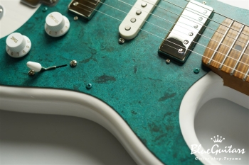 Model S. #150 Light Aged - White Blonde with Orii Blue