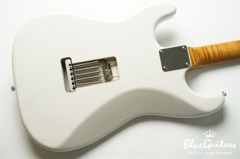 Model S. #150 Light Aged - White Blonde with Orii Blue