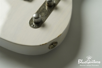 Model T. #160 Light Aged - White Blonde with Blue