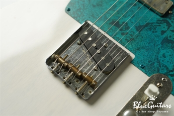 Model T. #160 Light Aged - White Blonde with Blue