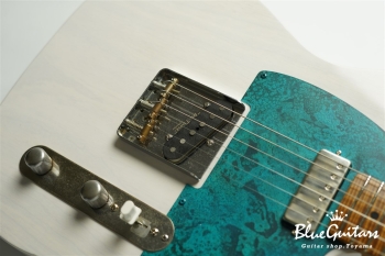 Model T. #160 Light Aged - White Blonde with Blue