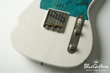 Model T. #160 Light Aged - White Blonde with Blue