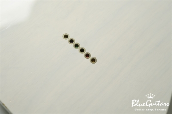 Model T. #160 Light Aged - White Blonde with Blue