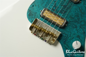 IRIS #157 - Olympic White / Brush Eight SHOP ORDER