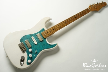 Model S. #161 Light Aged - White Blonde with Blue