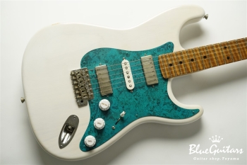 Model S. #161 Light Aged - White Blonde with Blue