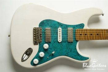 Model S. #161 Light Aged - White Blonde with Blue