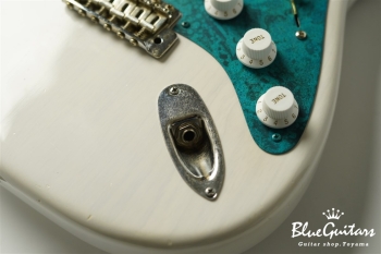 Model S. #161 Light Aged - White Blonde with Blue