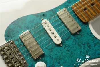 Model S. #161 Light Aged - White Blonde with Blue