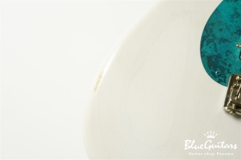 Model S. #161 Light Aged - White Blonde with Blue