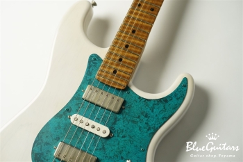 Model S. #161 Light Aged - White Blonde with Blue