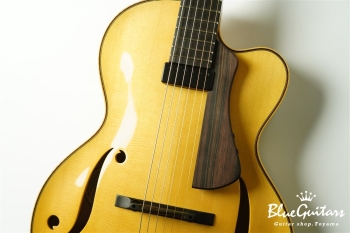 Wagtail 15″ Spruce Top / Figured Maple Side&Back