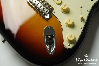 American Vintage II 1961 Stratocaster - 3-Color Sunburst