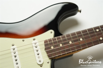 Vintera II ’60s Stratocaster - 3 Color Sunburst