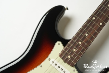 Vintera II ’60s Stratocaster - 3 Color Sunburst