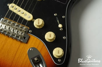 Vintera II ’70s Stratocaster - 3 Color Sunburst