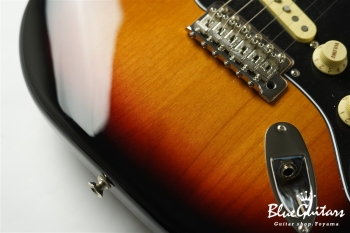 Vintera II ’70s Stratocaster - 3 Color Sunburst