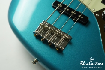 Vintera II ’60s Jazz Bass - Lake Placid Blue