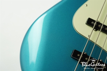 Vintera II ’60s Jazz Bass - Lake Placid Blue