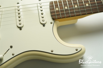 Standard Stratocaster - Arctic White