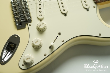 Standard Stratocaster - Arctic White