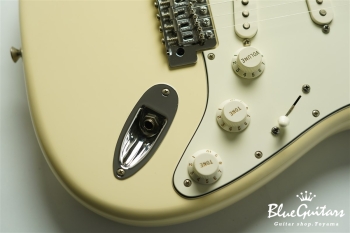 Standard Stratocaster - Arctic White
