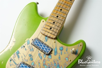 IRIS #156 Multi Layer/Heavy Aged - Lime Green Metallic over Gold with Art Brass