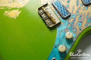 IRIS #156 Multi Layer/Heavy Aged - Lime Green Metallic over Gold with Art Brass