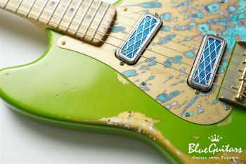 IRIS #156 Multi Layer/Heavy Aged - Lime Green Metallic over Gold with Art Brass