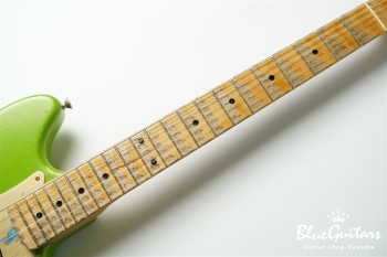 IRIS #156 Multi Layer/Heavy Aged - Lime Green Metallic over Gold with Art Brass