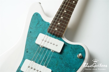 Model JM. #176 Light Aged - White Blonde with Blue